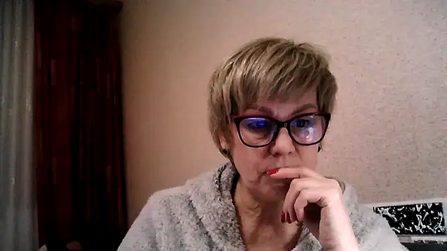 Snapshot of TatkaYang chatting on March 12, 2026, 9:43 pm TatkaYang online show from March 12, 2026, 9:43 pm