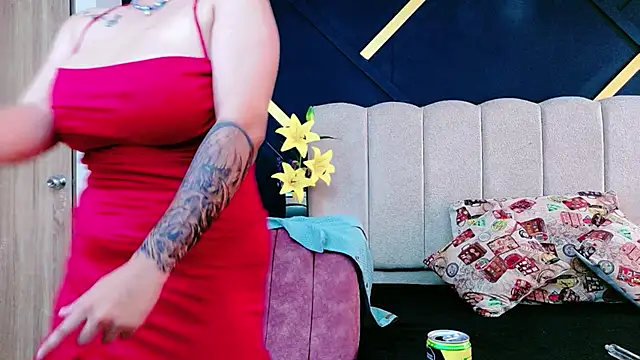 NikiEvanz online show from May 13, 2026, 5:21 pm
