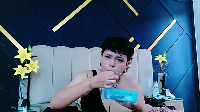NikiEvanz online show from May 14, 2026, 6:47 pm