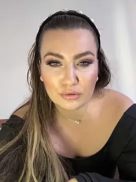 Snapshot of SweetCurvess chatting on March 14, 2026, 12:32 pm SweetCurvess online show from March 14, 2026, 12:32 pm