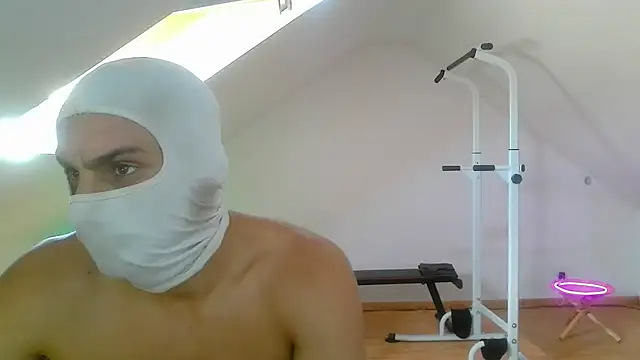 Snapshot of NinjaLaser chatting on July 8, 2026, 11:26 am NinjaLaser online show from July 8, 2026, 11:26 am