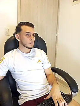 Snapshot of TommyYoung77 chatting on March 13, 2026, 4:52 am TommyYoung77 online show from March 13, 2026, 4:52 am