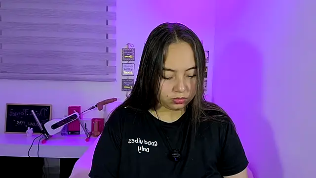 Snapshot of cherry_valeria chatting on June 23, 2026, 2:20 am cherry valeria online show from June 23, 2026, 2:20 am