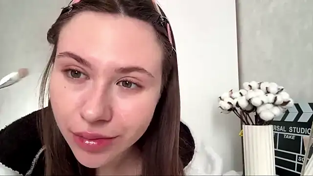 Snapshot of LeglessLoge chatting on March 13, 2026, 7:04 am LeglessLoge online show from March 13, 2026, 7:04 am