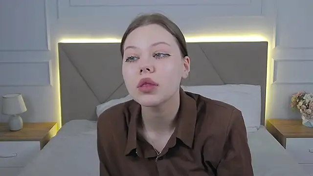 Snapshot of Sophie_Rays chatting on March 12, 2026, 1:50 pm Sophie Rays online show from March 12, 2026, 1:50 pm