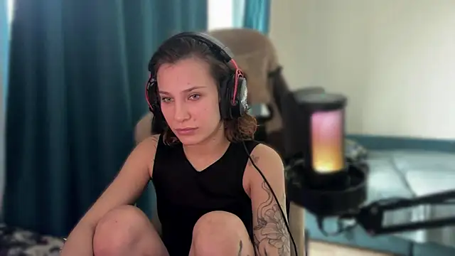 Snapshot of AlbyDengrov chatting on March 13, 2026, 11:33 pm AlbyDengrov online show from March 13, 2026, 11:33 pm