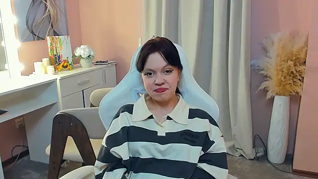 Snapshot of DarcyCanson chatting on March 18, 2026, 10:51 am DarcyCanson online show from March 18, 2026, 10:51 am