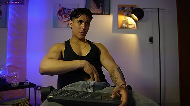 Snapshot of Tayler_Cross_ chatting on March 14, 2026, 12:43 pm Tayler Cross online show from March 14, 2026, 12:43 pm