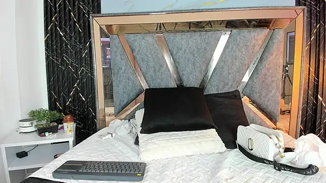 Snapshot of Hanna_jonnes_ chatting on March 12, 2026, 9:43 pm Hanna jonnes online show from March 12, 2026, 9:43 pm