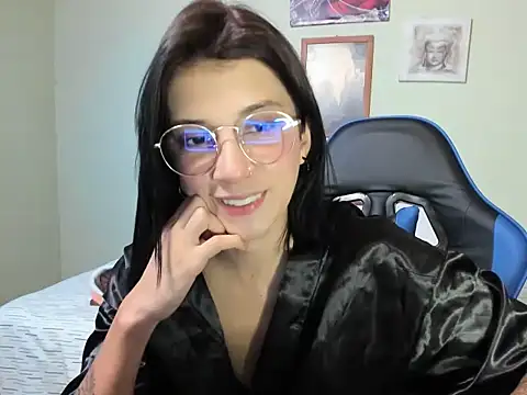 EvelinSerrato444 online show from April 17, 2026, 12:46 am