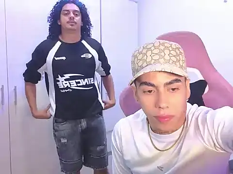 Snapshot of Lucky-Couple chatting on March 13, 2026, 12:34 pm Lucky-Couple online show from March 13, 2026, 12:34 pm