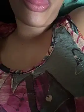 Snapshot of Snowygirl11 chatting on April 8, 2026, 8:03 am Snowygirl11 online show from April 8, 2026, 8:03 am