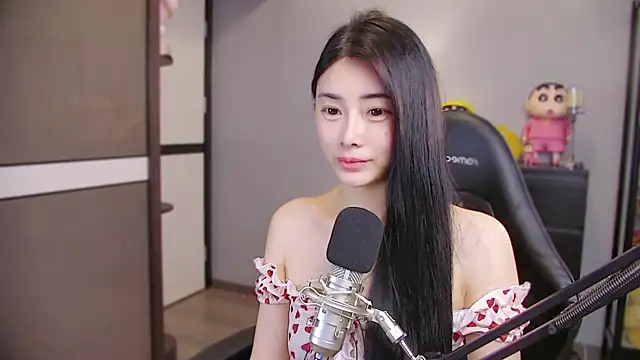 Snapshot of XiaoYuBao- chatting on April 13, 2026, 7:19 pm XiaoYuBao- online show from April 13, 2026, 7:19 pm