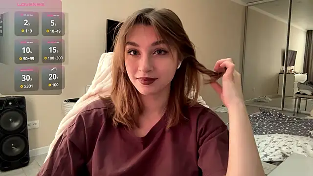 Snapshot of Olivia_132 chatting on March 15, 2026, 10:43 am Olivia 132 online show from March 15, 2026, 10:43 am