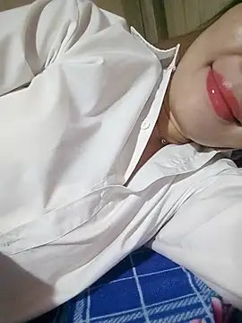 Yiyi102300 online show from July 11, 2026, 11:17 pm