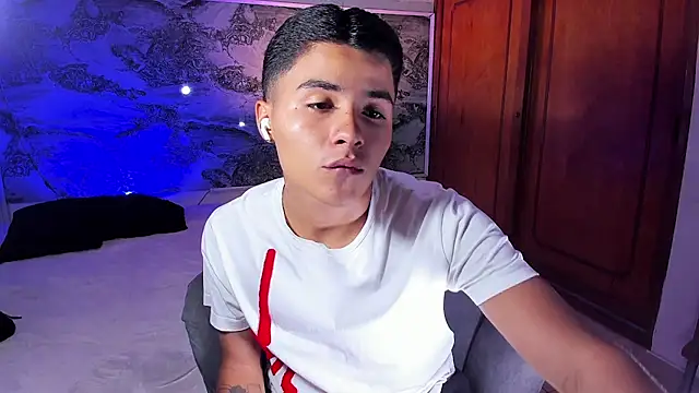 Snapshot of Liam_Dustin chatting on May 6, 2026, 9:20 pm Liam Dustin online show from May 6, 2026, 9:20 pm