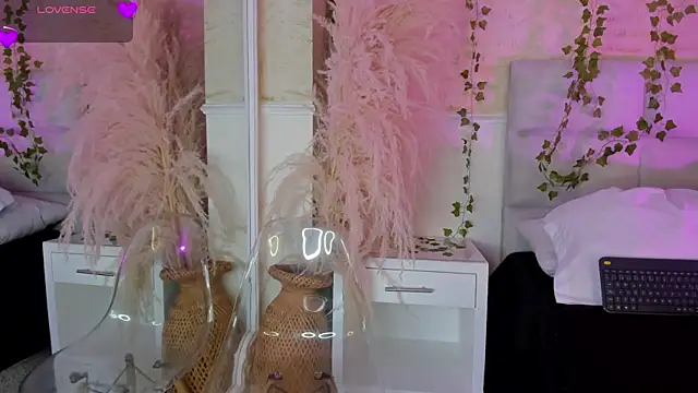 AlondraSoomer online show from July 1, 2026, 6:37 am