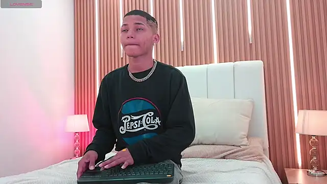 Kelvin Josue online show from May 9, 2026, 8:03 pm