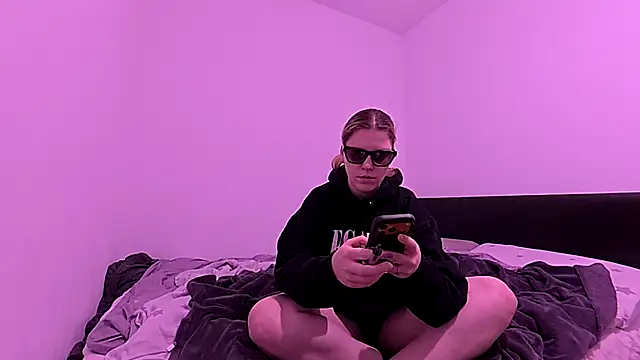 MimiMxRR online show from March 19, 2026, 6:23 pm