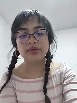 Snapshot of Mini_Rouse chatting on April 30, 2026, 3:51 pm Mini Rouse online show from April 30, 2026, 3:51 pm