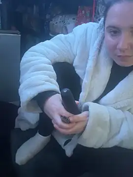 curvyneon online show from April 13, 2026, 8:03 pm