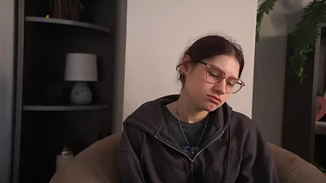 Snapshot of KaryLias chatting on March 16, 2026, 5:13 am KaryLias online show from March 16, 2026, 5:13 am