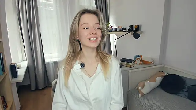 Snapshot of AikoEasterly chatting on March 19, 2026, 10:08 am AikoEasterly online show from March 19, 2026, 10:08 am