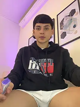 Andrew restrepoo online show from July 7, 2026, 9:13 am