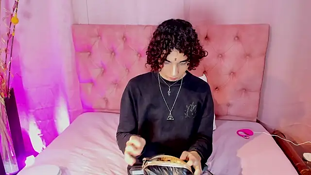 Snapshot of kore_7w7 chatting on March 18, 2026, 7:39 pm kore 7w7 online show from March 18, 2026, 7:39 pm