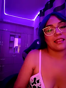 Snapshot of PiscisGirl chatting on April 26, 2026, 7:06 am PiscisGirl online show from April 26, 2026, 7:06 am