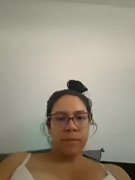 Snapshot of Aila_Phone chatting on April 14, 2026, 9:21 pm Aila Phone online show from April 14, 2026, 9:21 pm
