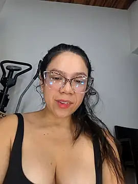 Snapshot of Aila_Phone chatting on April 17, 2026, 3:42 am Aila Phone online show from April 17, 2026, 3:42 am