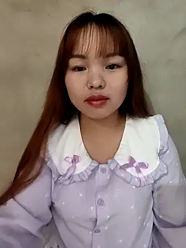 Mina xYx online show from May 7, 2026, 2:11 pm