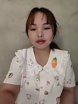Mina xYx online show from May 16, 2026, 2:41 am