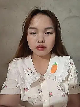 Mina xYx online show from May 19, 2026, 4:13 pm