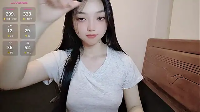 oblakitty  online show from May 11, 2026, 1:28 pm