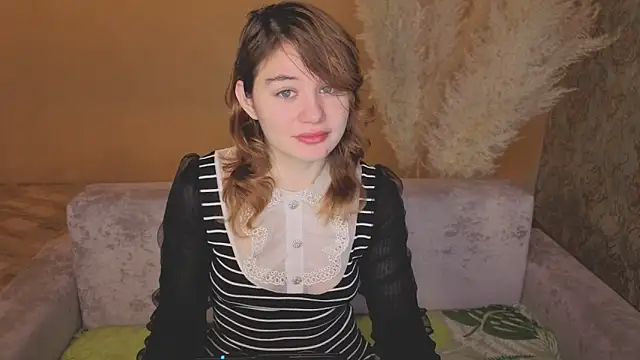 ElizabethRedWings online show from May 19, 2026, 1:56 am