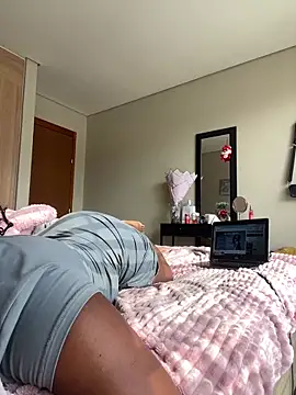 Snapshot of Redroom_ chatting on March 17, 2026, 1:58 pm Redroom online show from March 17, 2026, 1:58 pm