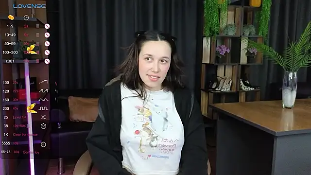 Snapshot of Amina_JonsX chatting on March 19, 2026, 12:42 pm Amina JonsX online show from March 19, 2026, 12:42 pm