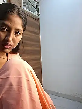 Pari lovers online show from June 4, 2026, 2:34 pm