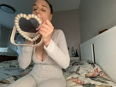 bimboiiii online show from July 11, 2026, 12:41 pm