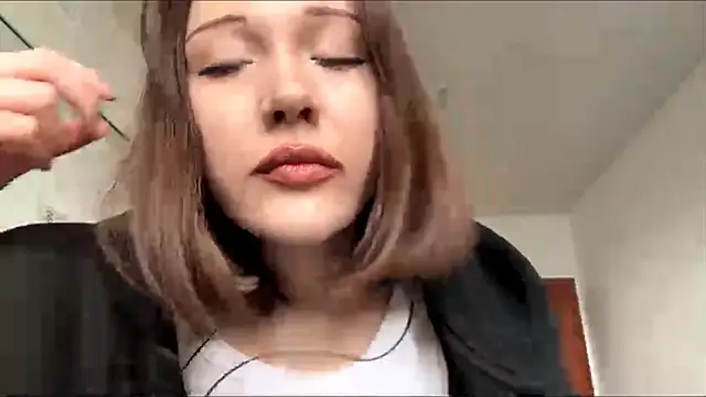 Snapshot of kiravings chatting on March 17, 2026, 9:12 am kiravings online show from March 17, 2026, 9:12 am