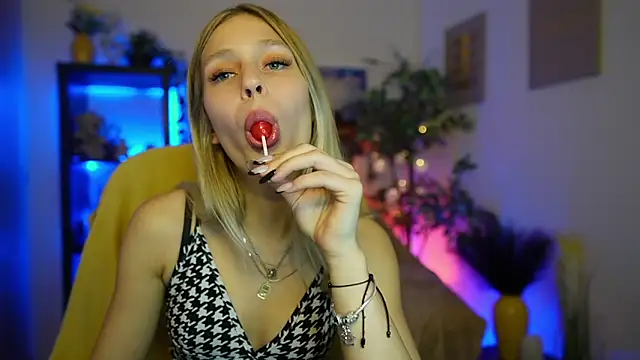 Luna Grace18 online show from March 26, 2026, 2:11 pm