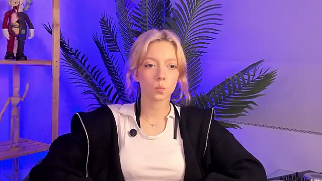 Snapshot of TyraTopinka chatting on March 19, 2026, 1:37 pm TyraTopinka online show from March 19, 2026, 1:37 pm