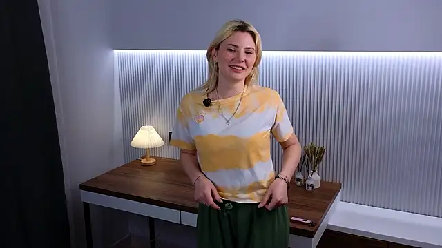 Snapshot of BeeKoci chatting on March 23, 2026, 5:17 pm BeeKoci online show from March 23, 2026, 5:17 pm