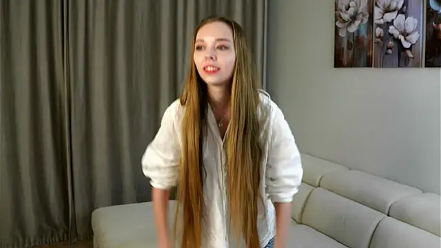 Snapshot of HermaFrain chatting on April 4, 2026, 8:39 pm HermaFrain online show from April 4, 2026, 8:39 pm