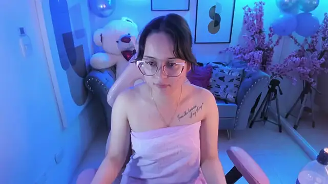 Snapshot of Shady_bug chatting on April 19, 2026, 6:10 pm Shady bug online show from April 19, 2026, 6:10 pm