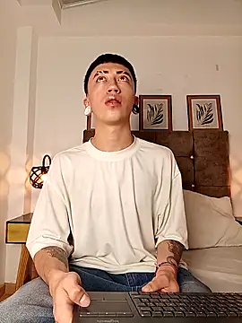 Snapshot of Yoshua_Smith chatting on March 18, 2026, 1:14 pm Yoshua Smith online show from March 18, 2026, 1:14 pm