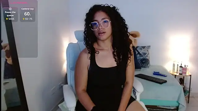 Luciianita lov199 online show from May 3, 2026, 8:37 pm