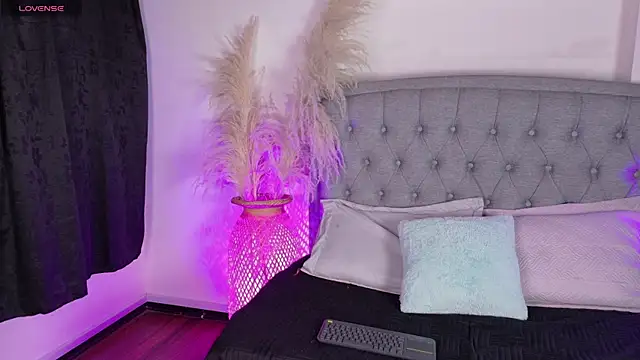 Vanessa Mejiia online show from April 30, 2026, 4:08 am